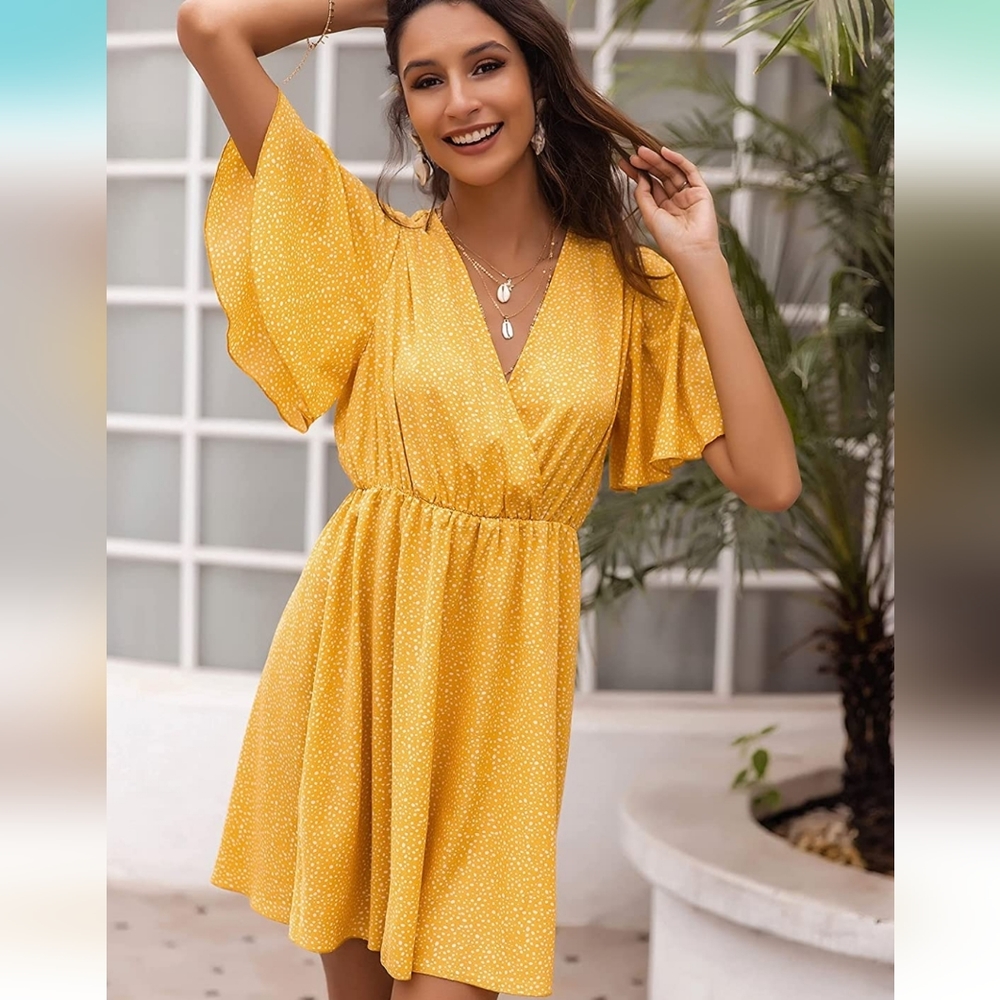 Womens Short Sleeve V Neck Yellow Size Small Dress